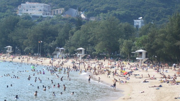 康文署：由於大浪關(guān)係 數(shù)個(gè)泳灘懸掛紅旗