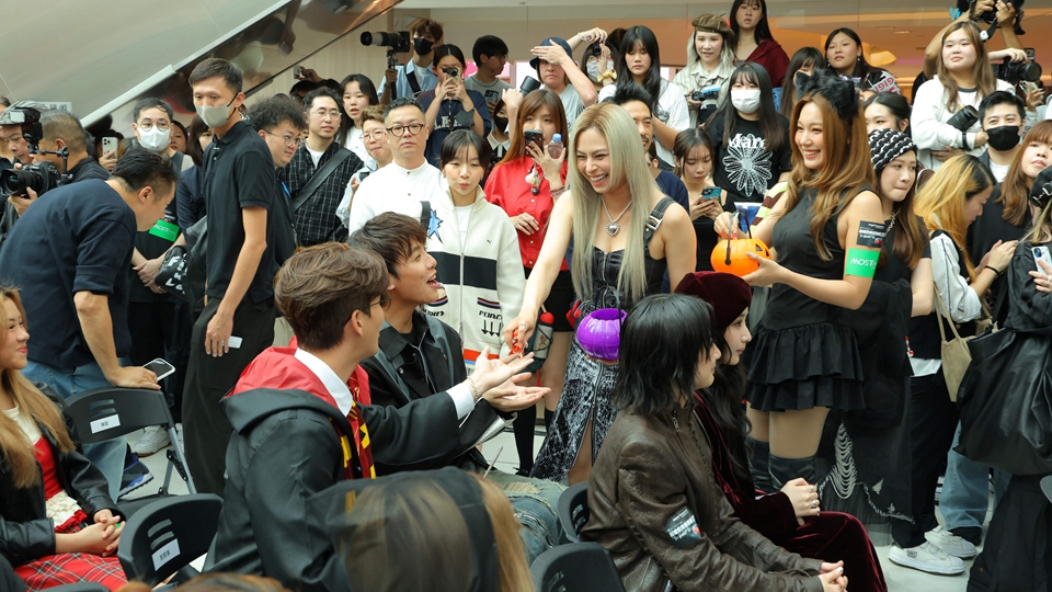 新城勁爆頒獎(jiǎng)禮2025萬(wàn)聖Party舉行 逾90歌手現(xiàn)身 全場(chǎng)迫爆