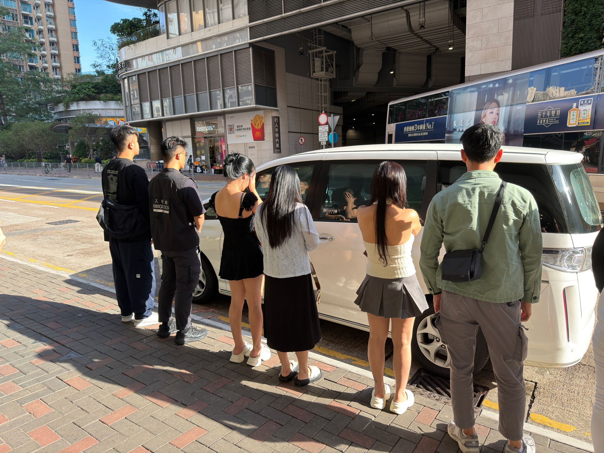 警方觀塘打擊街頭賣(mài)淫 拘捕7名內(nèi)地女 