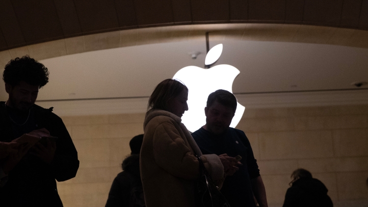 蘋果第四財季業(yè)績超預(yù)期 庫克預(yù)告iPhone 17「爆表」熱賣