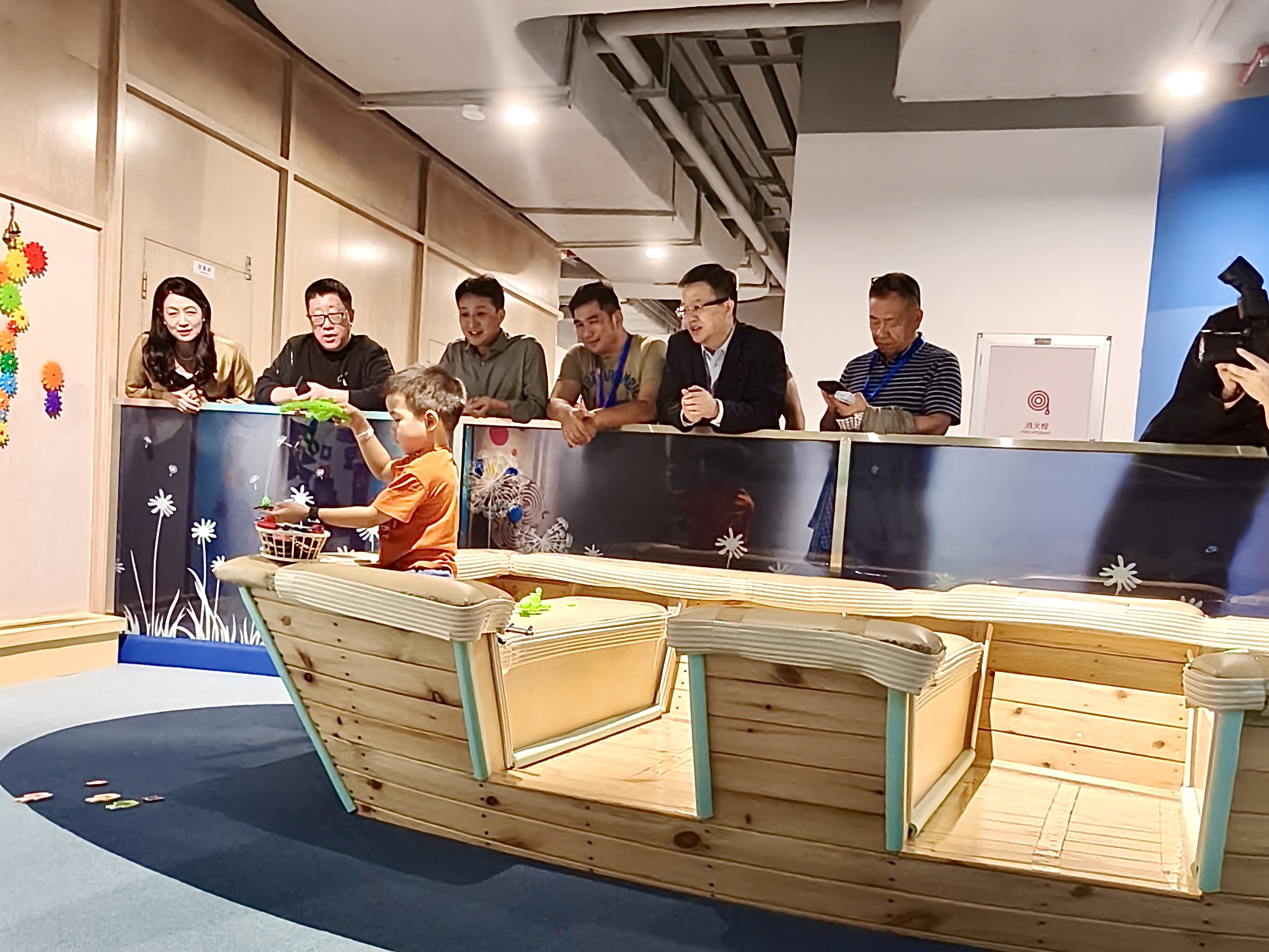 2025世界華文媒體深圳行走進深圳婦兒大廈 創(chuàng)新運營模式獲國際認可