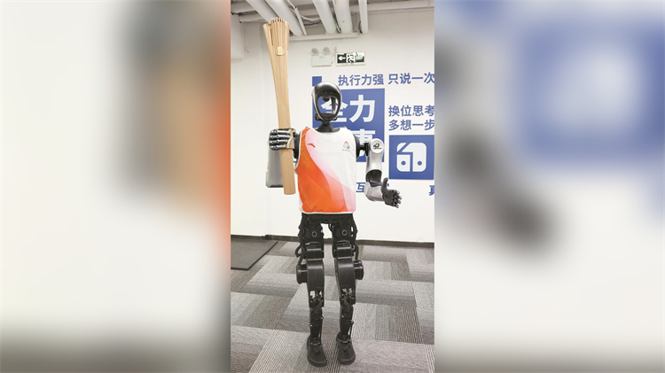 十五運會深圳賽區(qū)火炬?zhèn)鬟f有位特殊火炬手 機器人「夸父」將完成百米傳遞