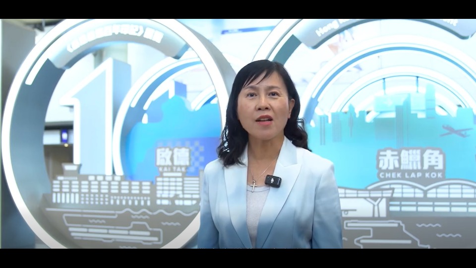 陳美寶聯(lián)乘「香港飛行員培訓(xùn)之父」關(guān)奕賢 重溫香港航空樞紐騰飛的第一幕