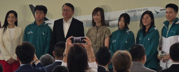 有片丨陳國(guó)基出席「空中之旅2025」 與同學(xué)體驗(yàn)飛行樂(lè)趣