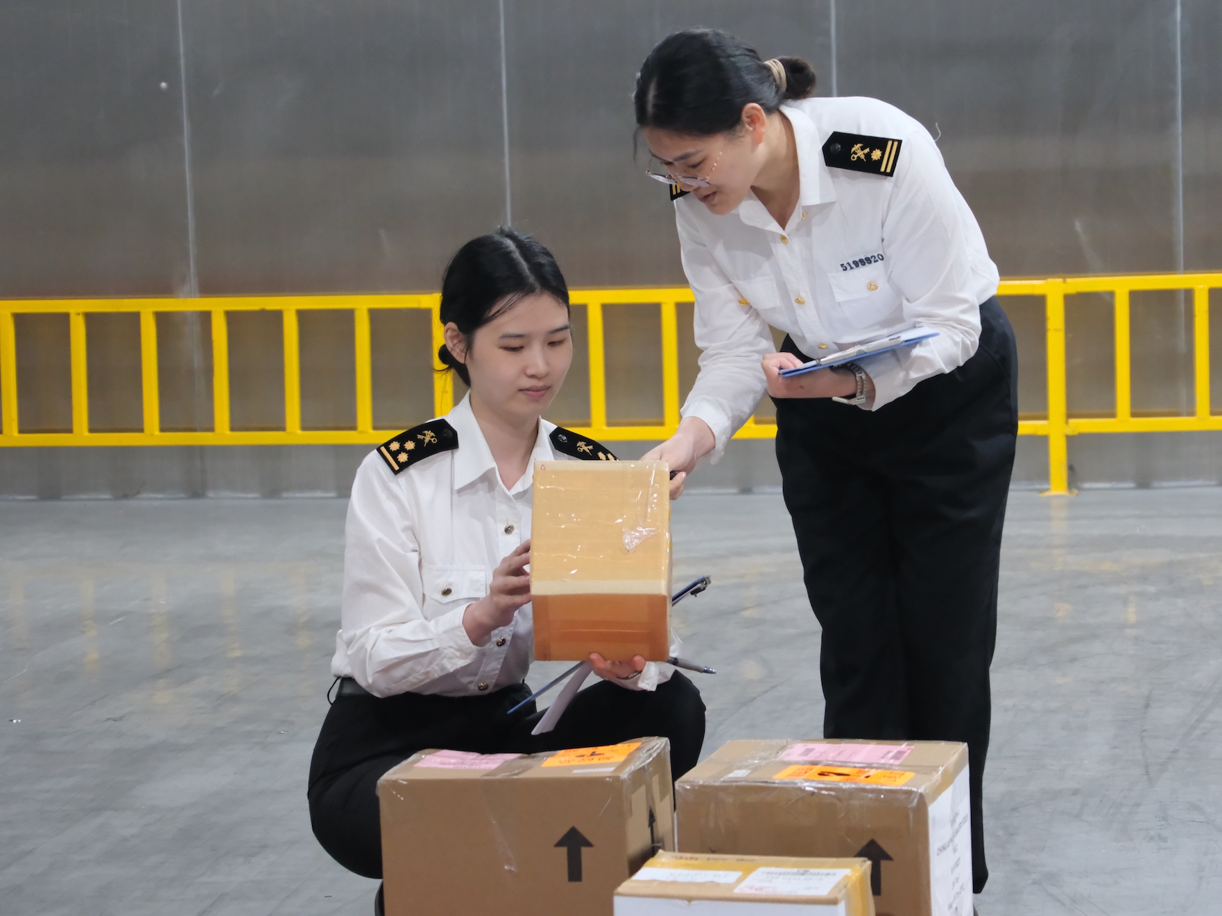 十五運(yùn)會(huì)和殘?zhí)貖W會(huì)首批進(jìn)口賽事用貨物在廣州順利通關(guān)