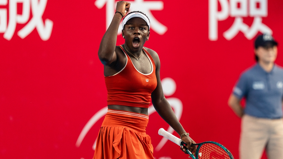 香港網(wǎng)球公開賽｜晏寶高挫布莎單打奪冠 蔣欣玗王雅繁雙打奪冠