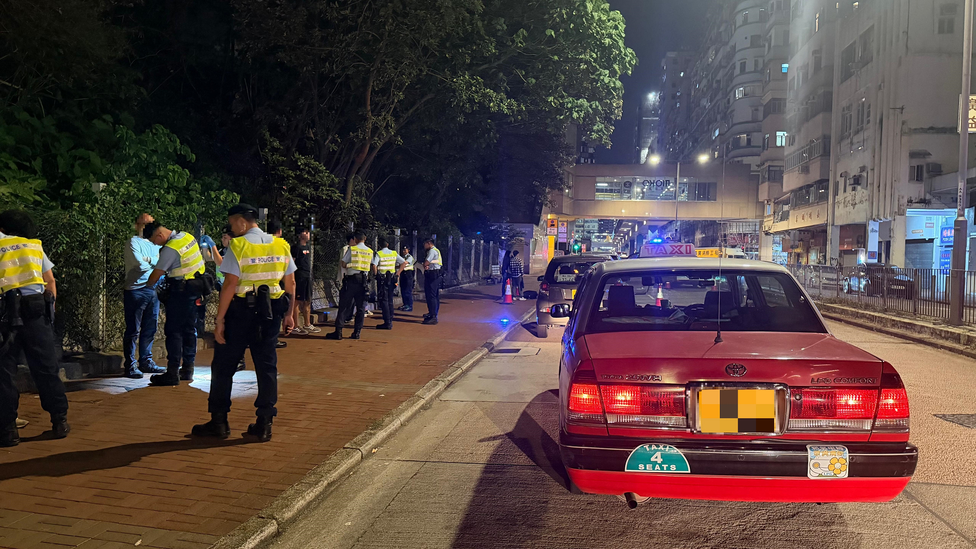 警方西九龍萬聖節(jié)反罪惡行動(dòng) 拘24人檢8萬元毒品