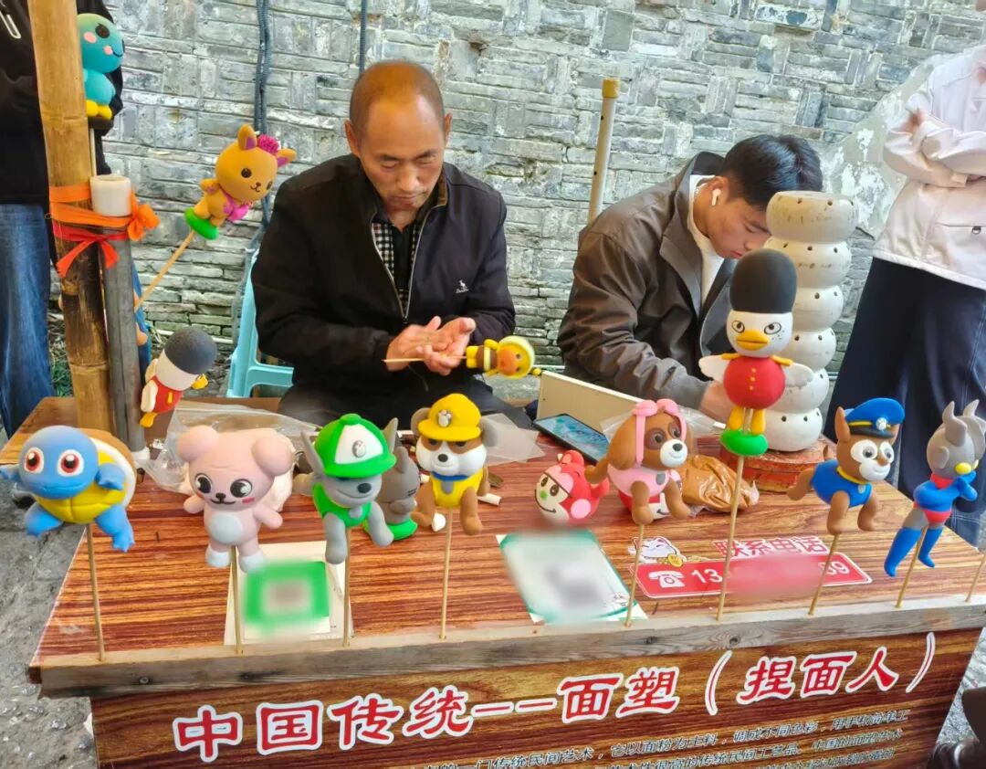 蕪湖捏面主理人爆火出圈 傳統(tǒng)手藝緣何成年輕新寵?