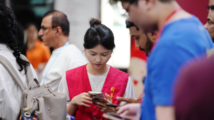 護(hù)航十五運(yùn)會(huì)和殘?zhí)貖W會(huì) 1463「小海豚」志願(yuàn)者亮相廣州地鐵