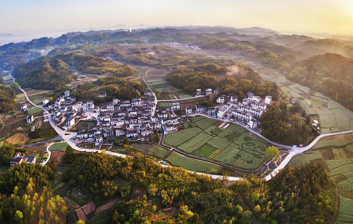 皖徽州區(qū)巖寺鎮(zhèn)：「童趣大虹光」添彩和美鄉(xiāng)村