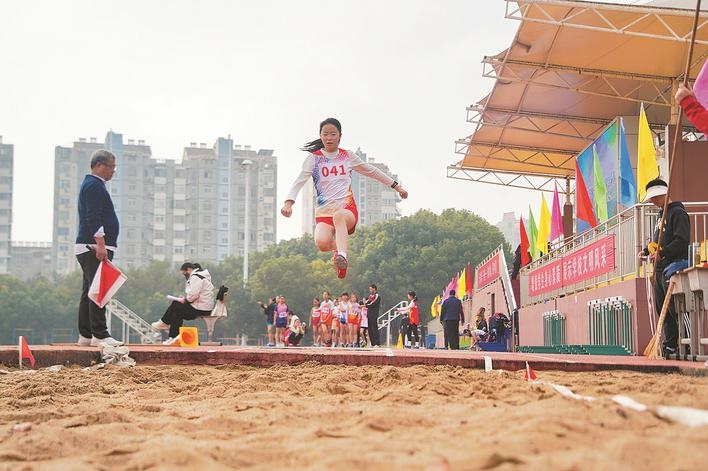 皖巢湖市「少年體育嘉年華」 青春賽場(chǎng)展風(fēng)采