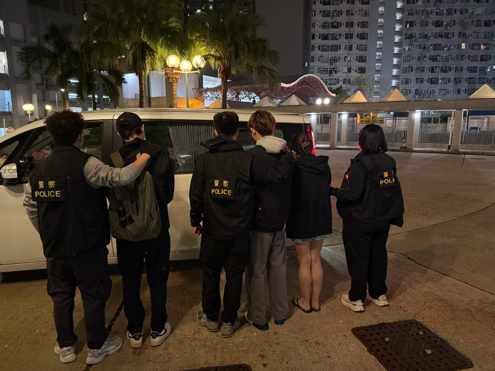 警方黃大仙反毒品行動 拘3男女檢2000元毒品