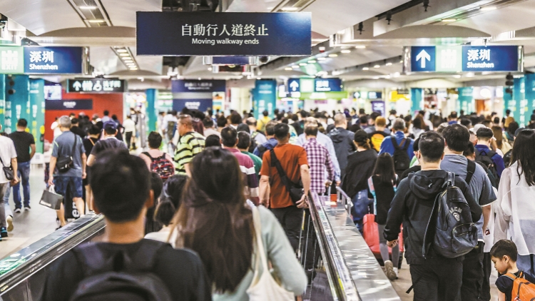 內(nèi)地推出10項重磅出入境便利新政 多個口岸明起可刷臉通關(guān)