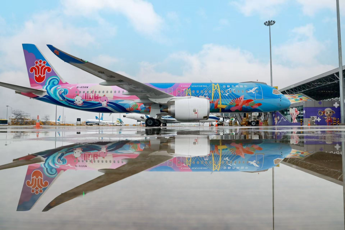 有片︱國內(nèi)首架C919十五運會主題彩繪飛機首航