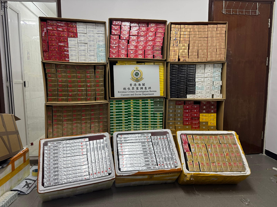 海關(guān)上水破私煙儲(chǔ)存?zhèn)} 拘一男檢123萬(wàn)元私煙
