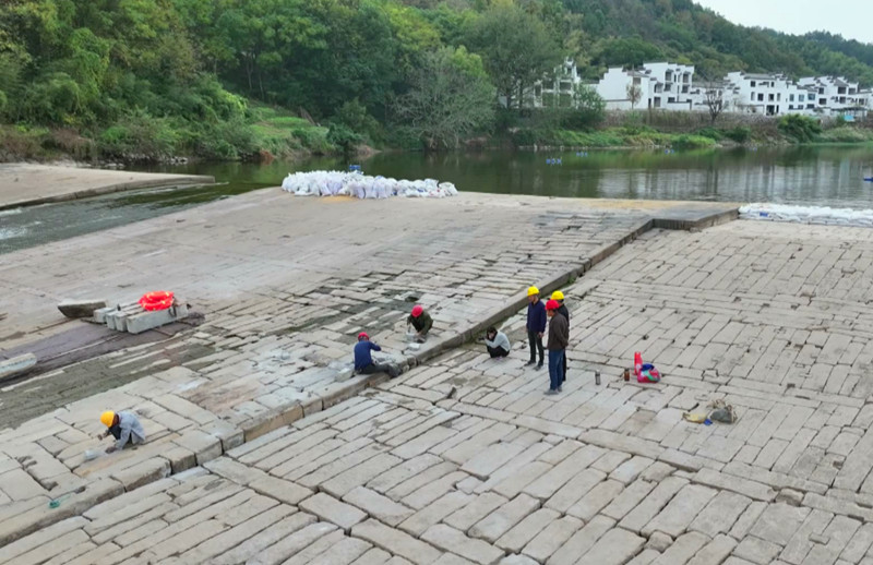 有片 | 皖歙縣：漁梁古壩做「保養(yǎng)」 古法工藝來(lái)加持