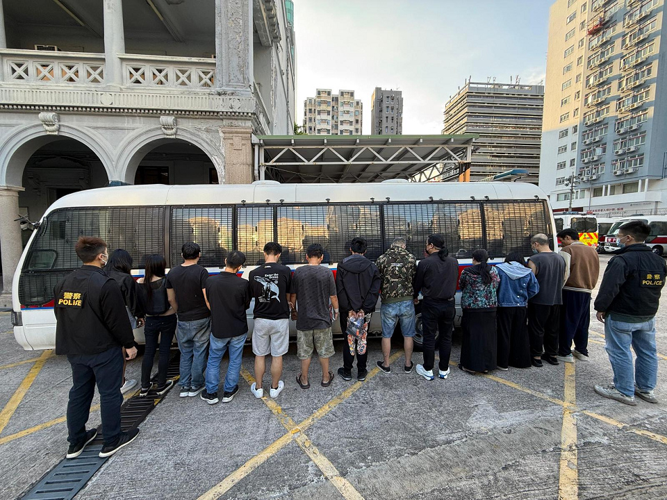 警方旺角破釣魚機(jī)賭檔 拘捕14名男女