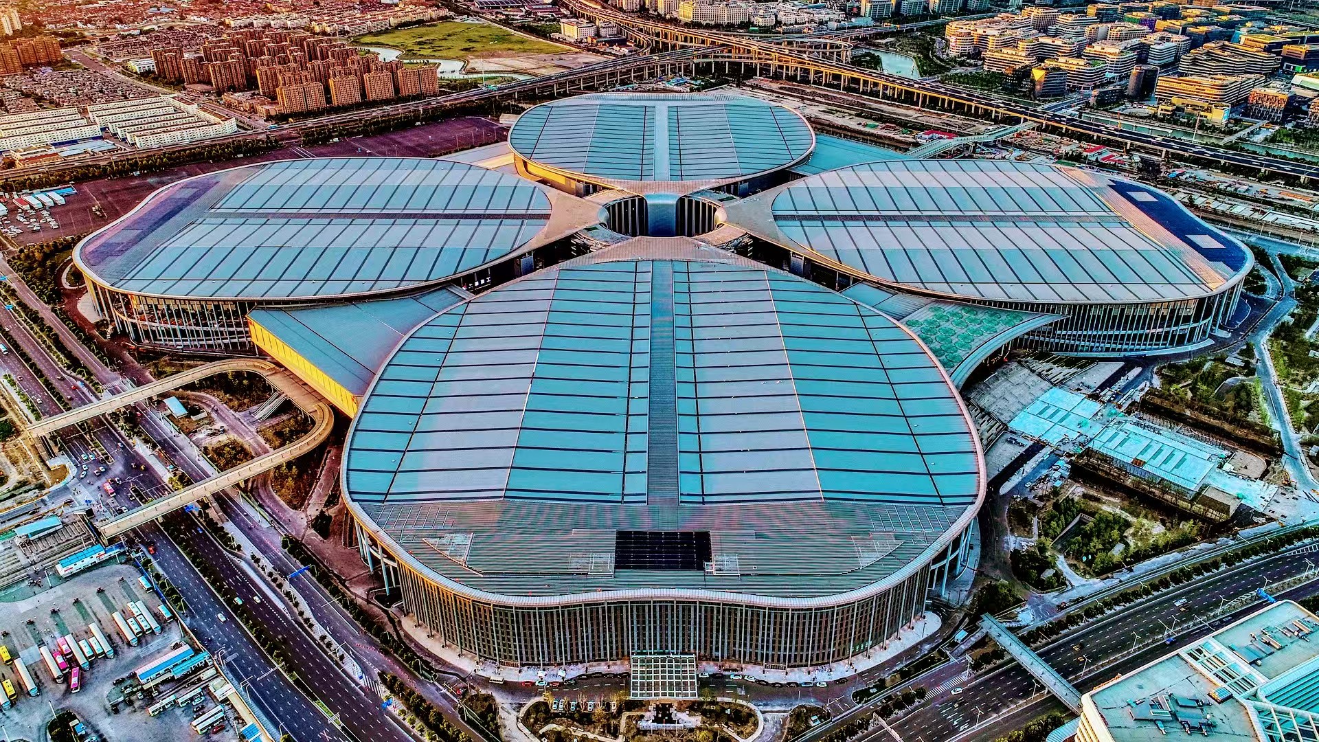 前三季GDP增7.7%  進(jìn)博會(huì)青浦向世界再發(fā)邀約