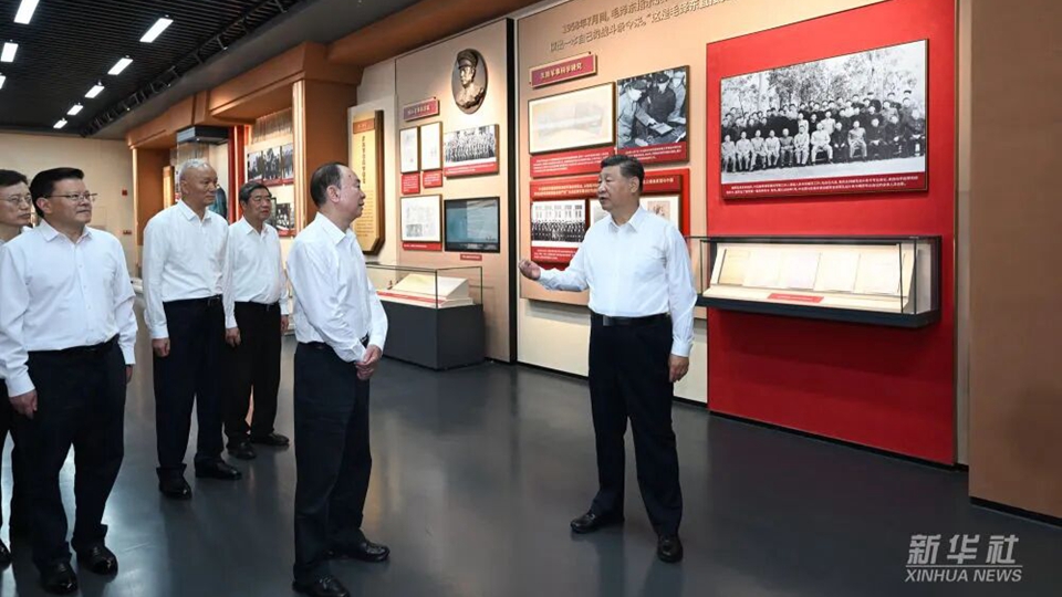 習(xí)近平在廣東省梅州市考察調(diào)研