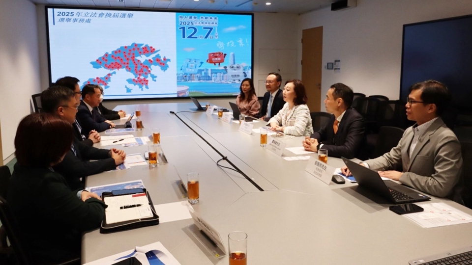 孫東晤電訊服務(wù)供應(yīng)商管理層 討論籌備立法會選舉網(wǎng)絡(luò)服務(wù)進(jìn)展