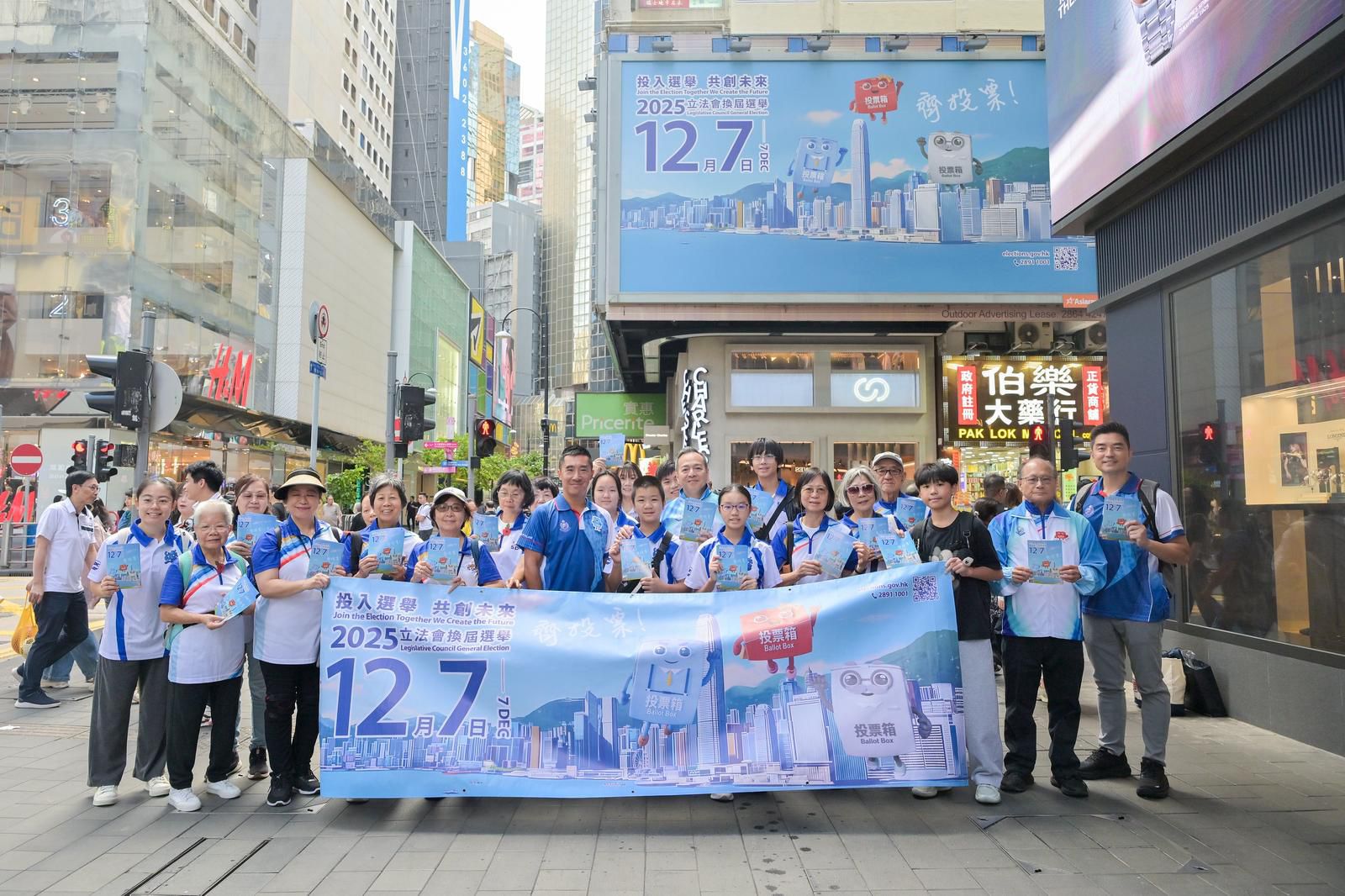 周一鳴落區(qū)宣傳立法會換屆選舉 呼籲選民踴躍投票