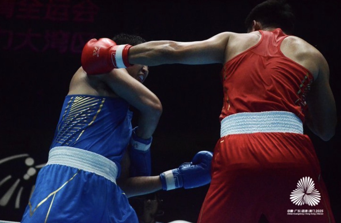 臺(tái)上激戰(zhàn)正酣，臺(tái)下喝采不斷！十五運(yùn)會(huì)拳擊賽場(chǎng)氛圍「拉滿」