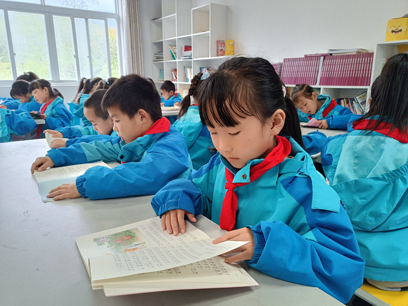 皖黟縣：書(shū)香傳情 導(dǎo)讀成長(zhǎng)