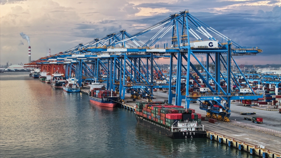 交通運(yùn)輸部：暫停對美船舶收取船舶特別港務(wù)費(fèi)等 為期1年