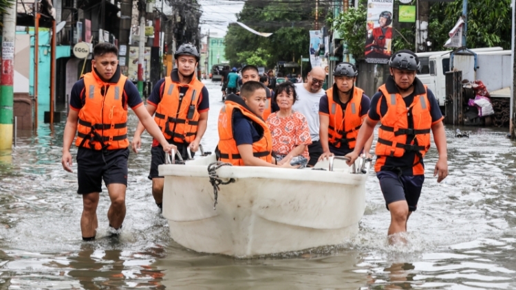 「鳳凰」襲菲律賓釀至少8死 逾140萬人疏散 總統(tǒng)宣布進入災(zāi)難狀態(tài)一年