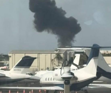 一架小飛機(jī)在美國(guó)佛州墜毀致兩人死亡 