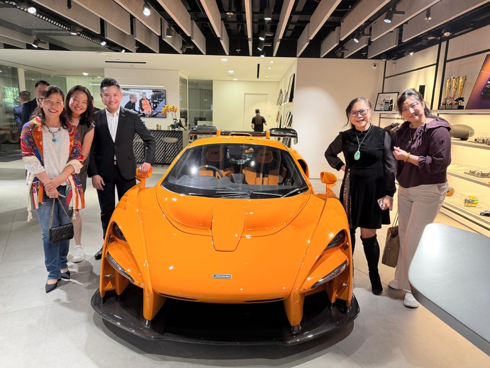 麥拿倫聯(lián)手博愛醫(yī)院推「麥拿倫超級跑車十周年」紀念慈善展覽