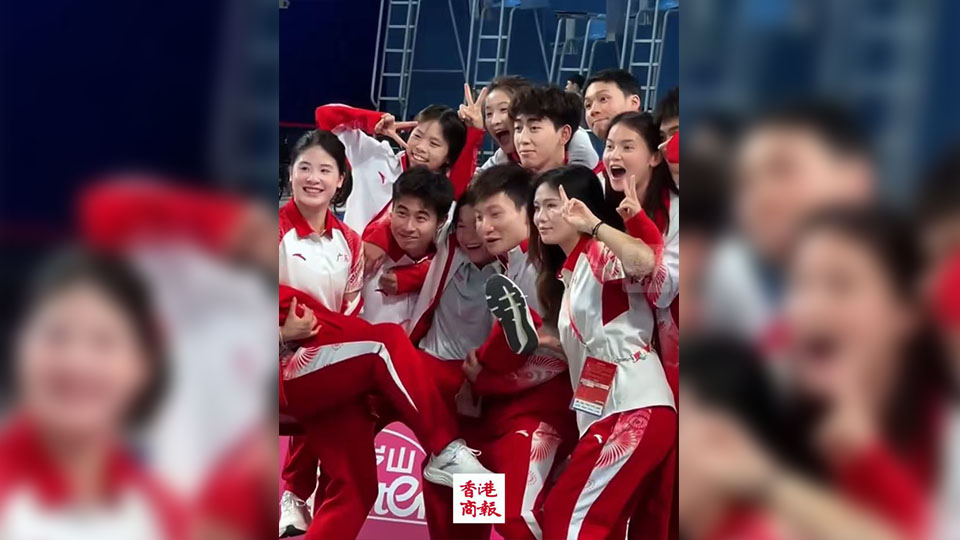 有片｜全紅嬋成團(tuán)寵 廣東跳水隊(duì)其樂融融 氛圍超好！