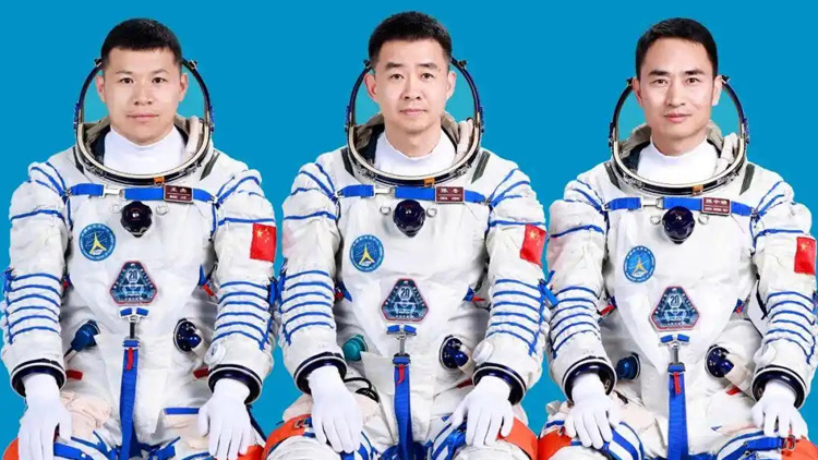 神二十乘組踏上回家之旅！神二十一載人飛船順利撤離空間站組合體