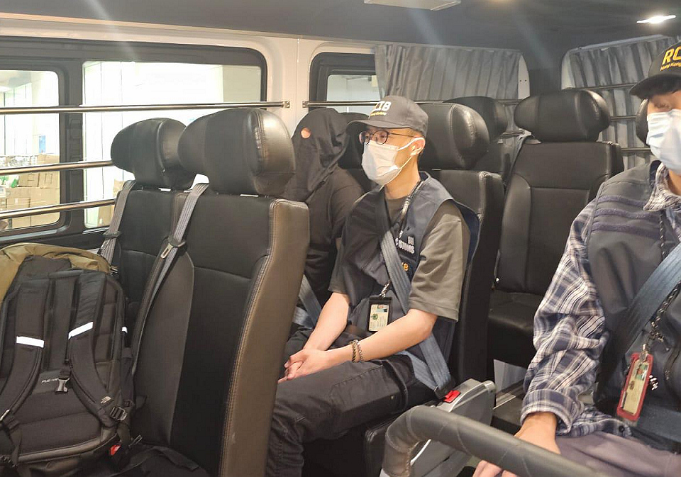 海關粉嶺破私煙儲存?zhèn)} 拘一男檢1.23億元私煙