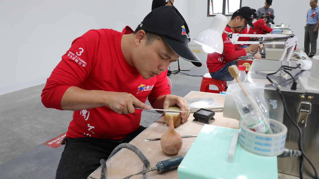 福建省第三屆工藝品雕刻工職業(yè)技能競賽開賽