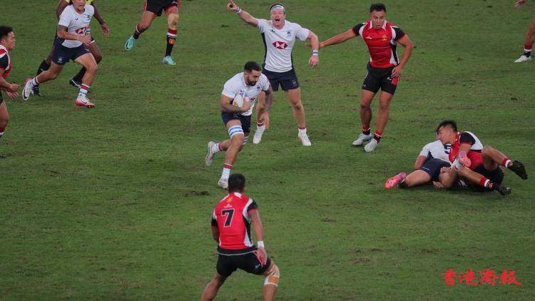 羅淑佩祝賀香港欖球運(yùn)動(dòng)員取得金牌