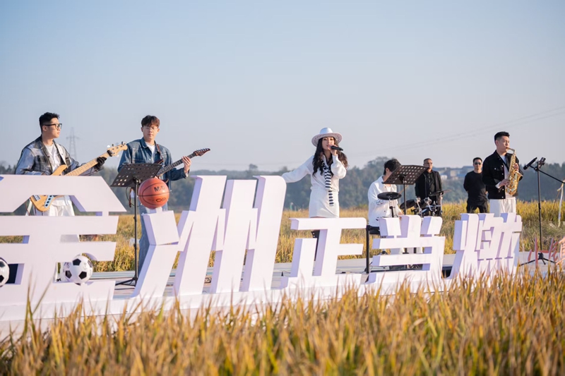寧鄉(xiāng)金洲上演周末度假潮玩盛宴：稻田音樂會(huì)+摸魚比賽+非遺美食