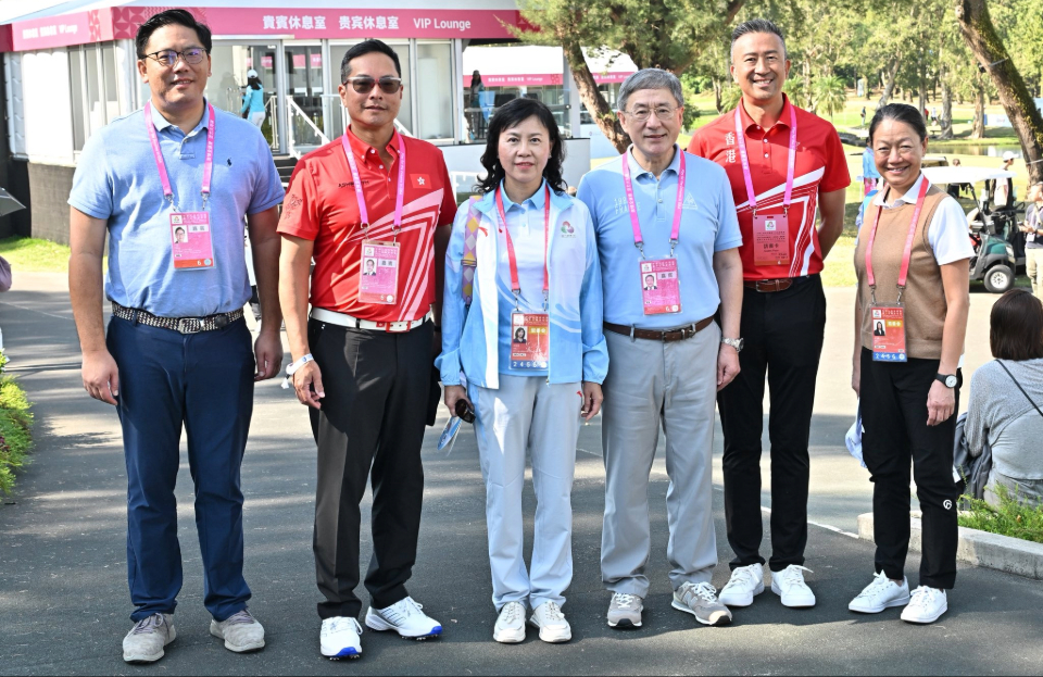卓永興觀賞十五運(yùn)會(huì)高爾夫球比賽 比賽成功舉行證明香港舉辦一流水平體育盛事的能力