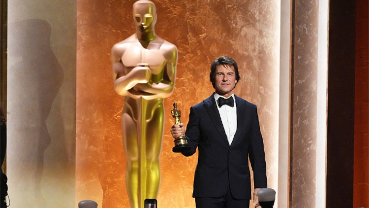 湯告魯斯迎來奧斯卡小金人