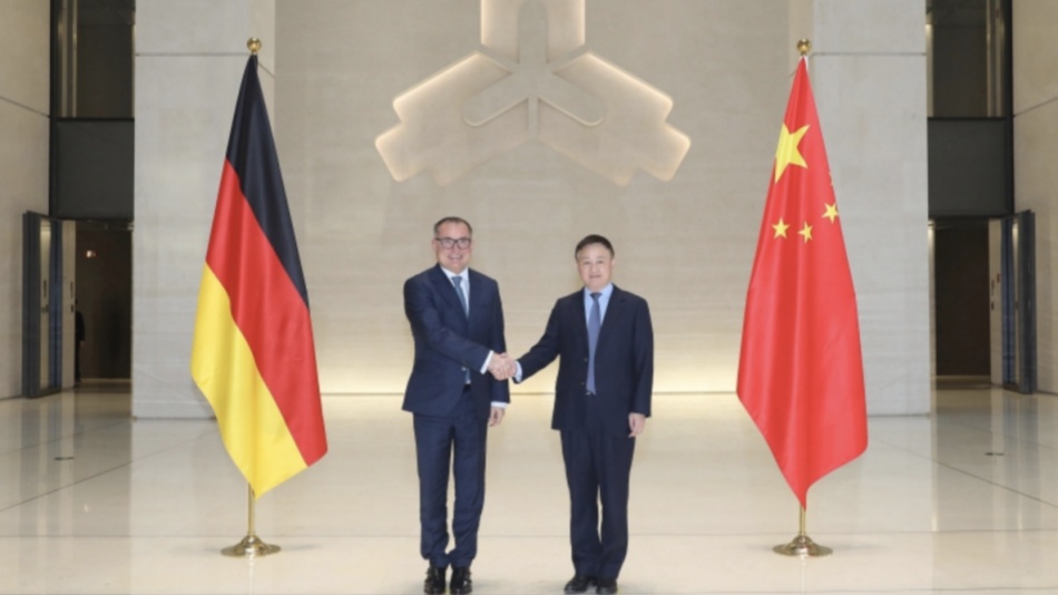 中國人民銀行行長潘功勝會見德意志聯(lián)邦銀行行長