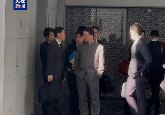 日本外務(wù)省官員離開中國外交部