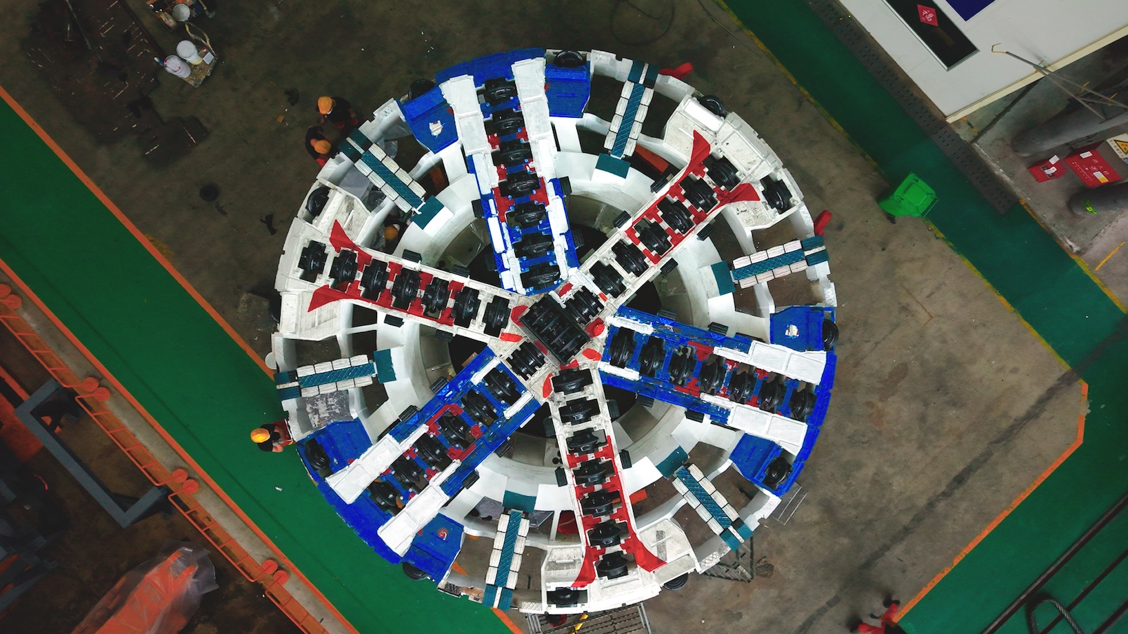  全球首創(chuàng)  一臺(tái)盾構(gòu)機(jī)完成隧道和站臺(tái)層建設(shè) 「變徑一號(hào)」在廣州芳白城際順利首發(fā)