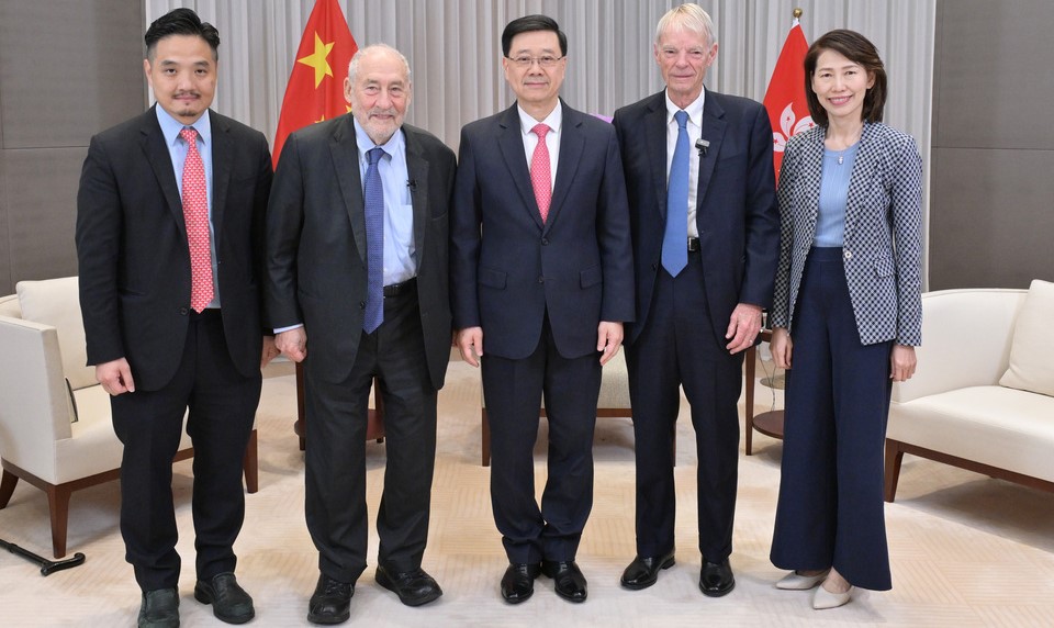 李家超與諾貝爾經(jīng)濟學獎得主會面 就經(jīng)濟及創(chuàng)科等交流意見