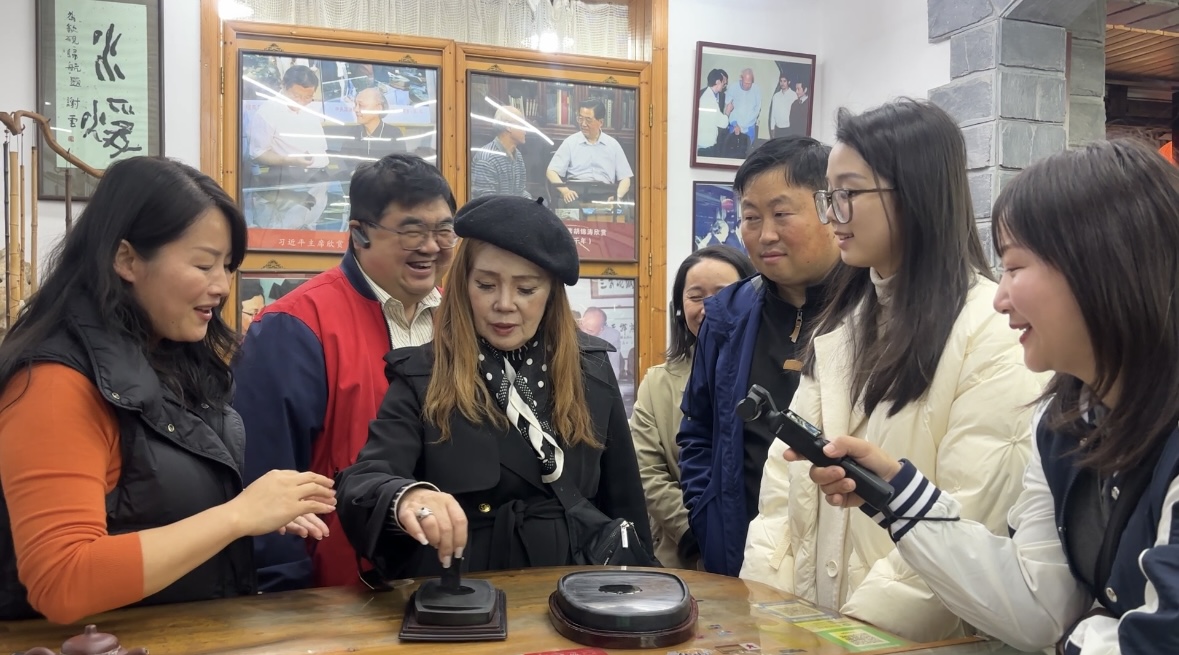 15國(guó)16家海外華文媒體團(tuán)走讀黃山