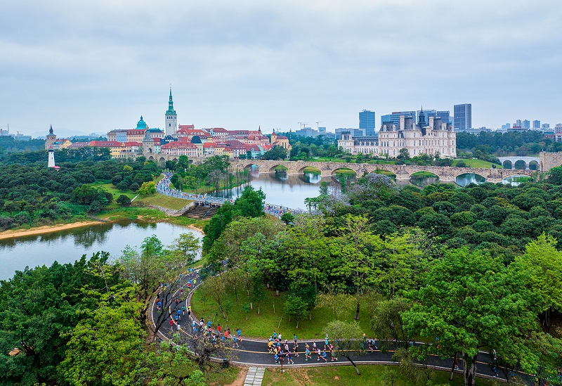   14國萬名跑者參賽   松山湖科學(xué)城半程馬拉松30日開跑