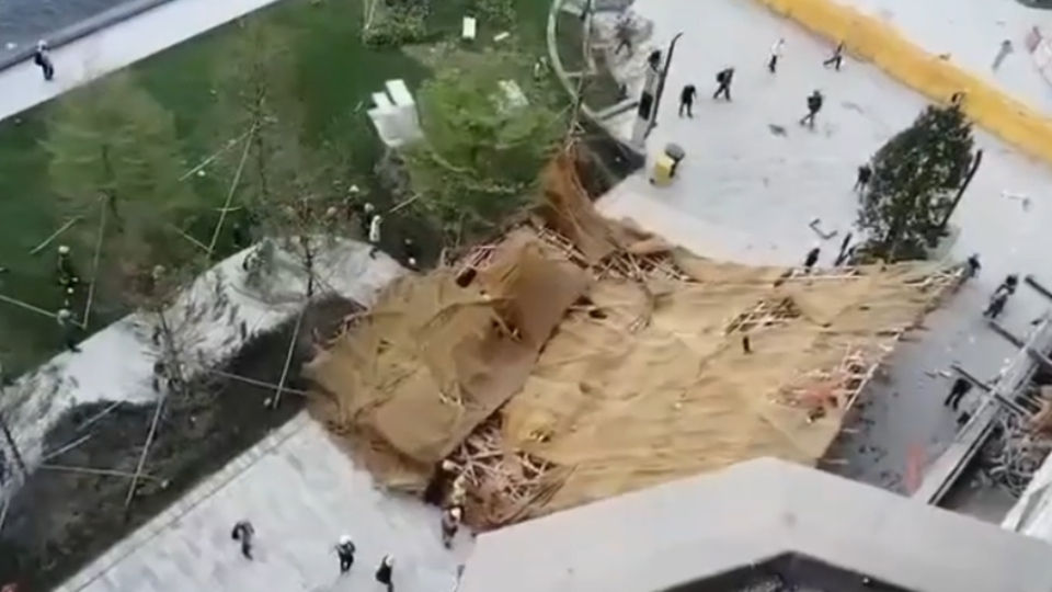 去年2月牛頭角一地盤(pán)棚架倒塌 致2死3傷 警拘2男