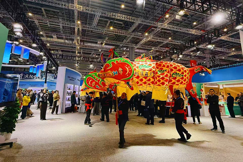 「一夜魚龍舞」風(fēng)靡滬上? 皖歙縣《徽州古城沉浸式文旅體驗(yàn)》入選長三角案例