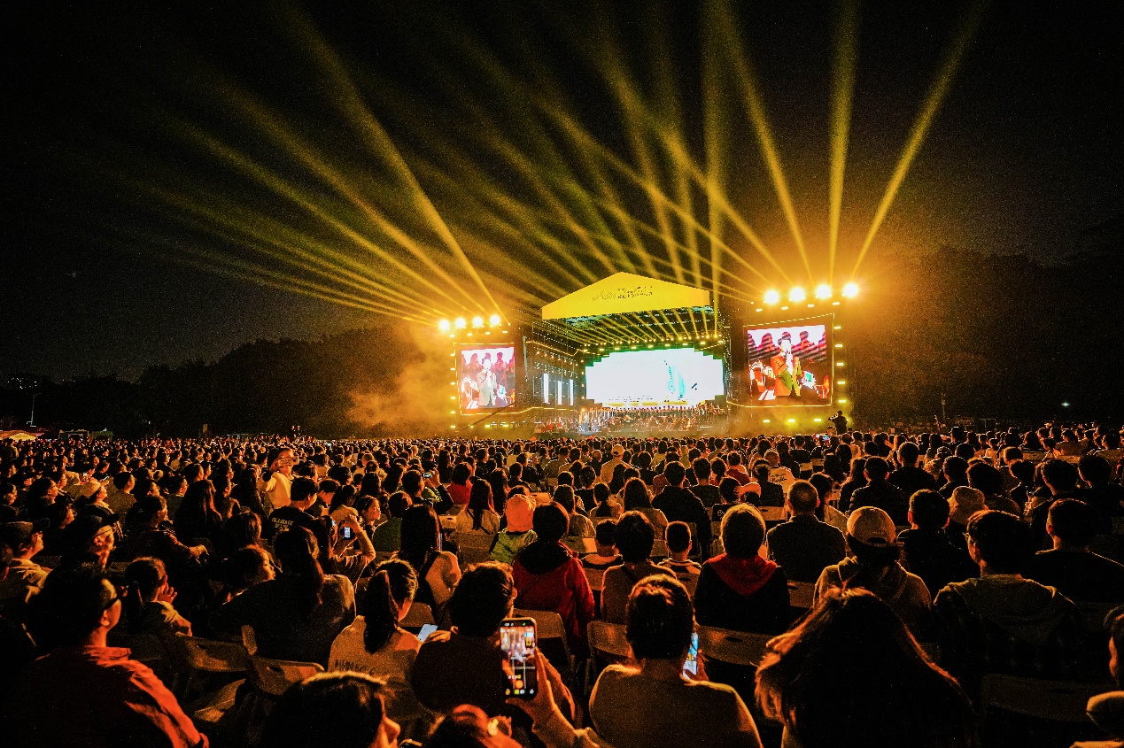 中西交融?全民共創(chuàng) 2025蓮花山草地音樂節(jié)圓滿落幕！