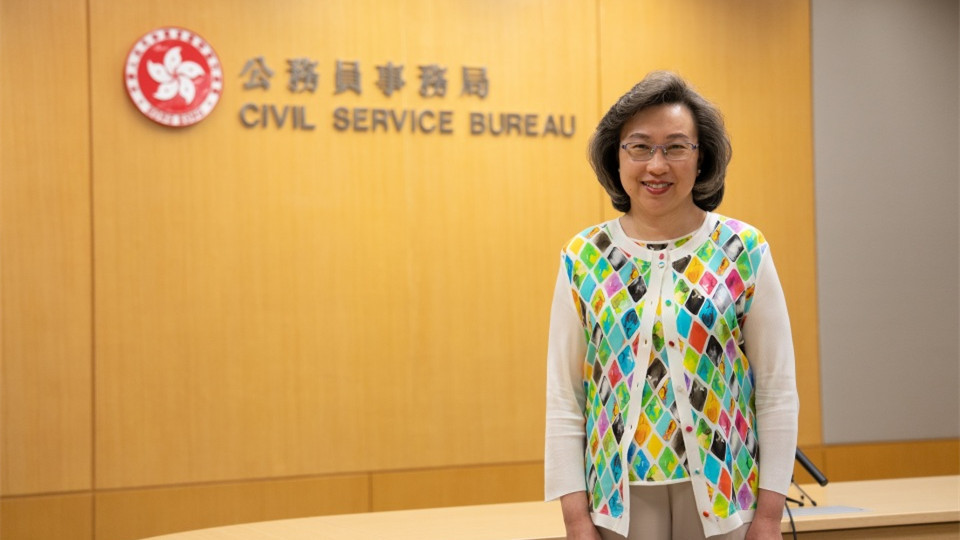 楊何蓓茵：鼓勵(lì)公務(wù)員認(rèn)識(shí)和領(lǐng)會(huì)二十屆四中全會(huì)精神內(nèi)涵及背後思路