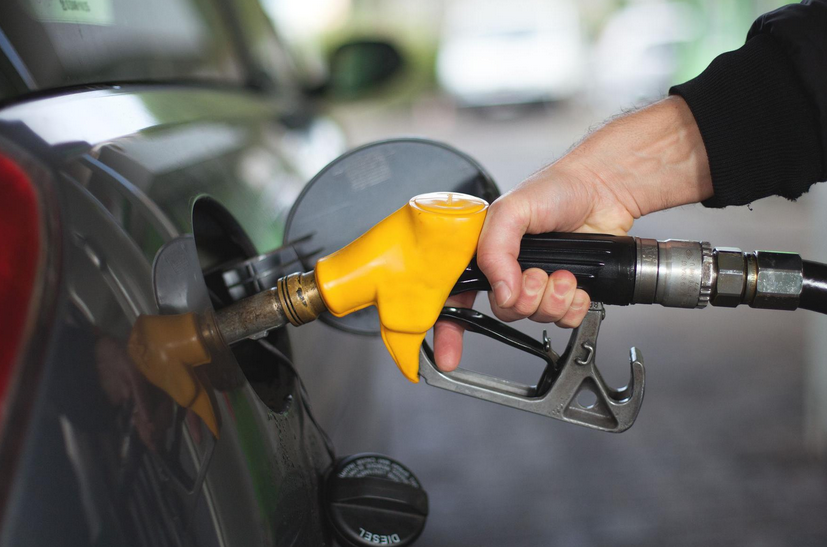 中國成品油價(jià)年內(nèi)第十次下調(diào)